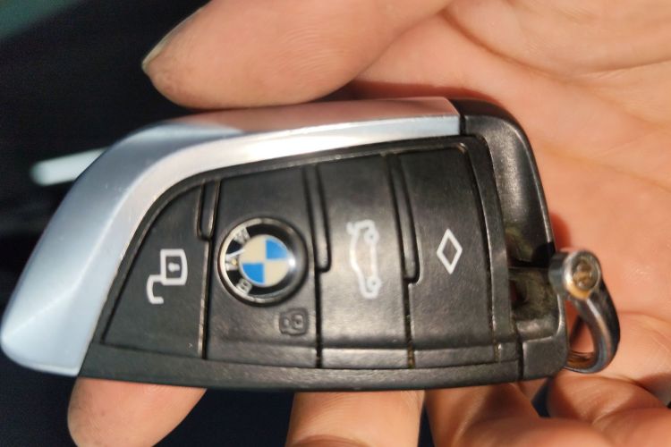 宝马3系 2022款 325Li M运动套装中控内饰7001