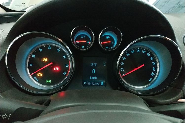 别克 君威 2015款 2.0L 领先时尚型中控内饰14