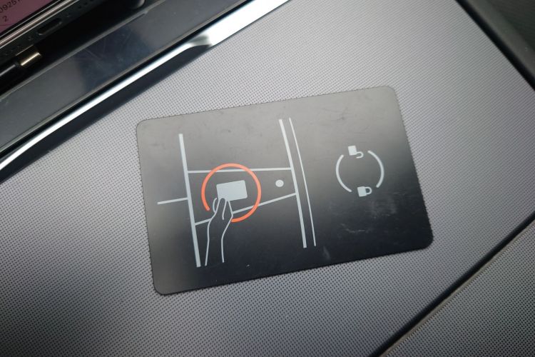 特斯拉 Model Y 2025款 改款 长续航全轮驱动版中控内饰11