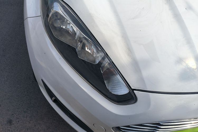 福特 嘉年华 2013款 三厢 1.5L 自动时尚型车身外观8