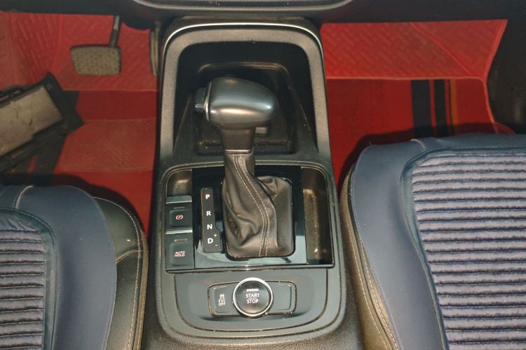 观致5 2018款 改款 1.6T 自动领先型中控内饰18