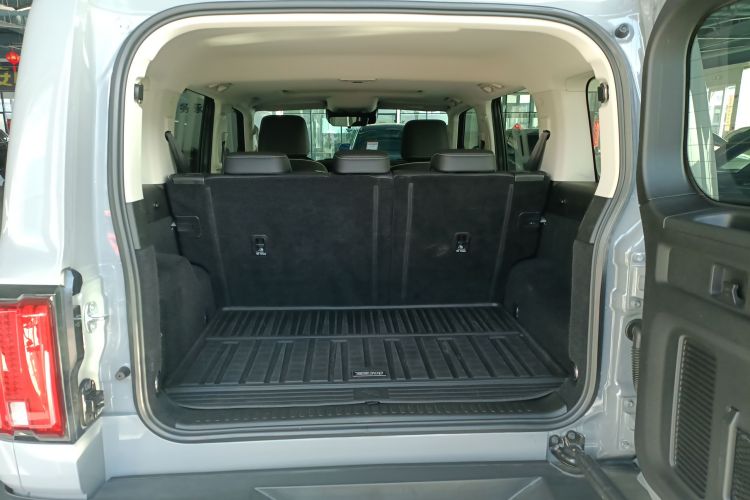 坦克300 2024款 2.0T 征服者机舱底盘23