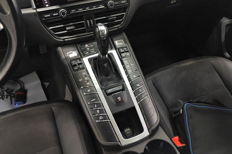 保时捷 2018款 Macan 2.0T中控内饰18