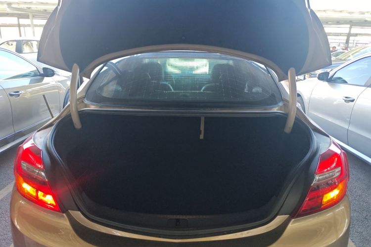 别克 君威 2014款 2.0L 领先时尚型机舱底盘23