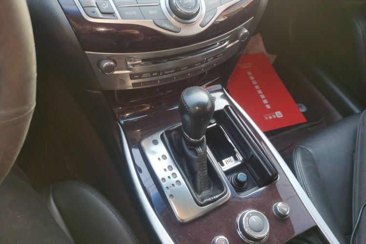 英菲尼迪Q70 2019款 Q70L 2.0T 悦享版中控内饰18