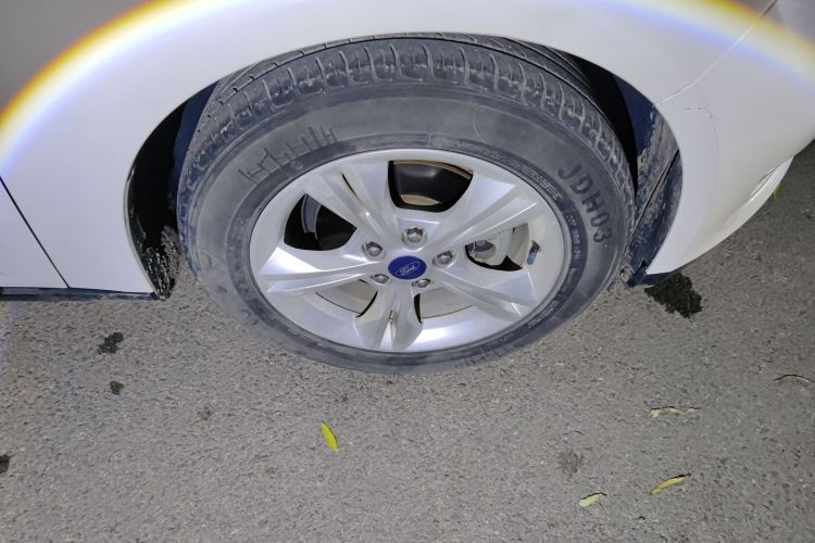 福特 福克斯 2017款 两厢 1.6L 手动舒适型智行版车身外观10