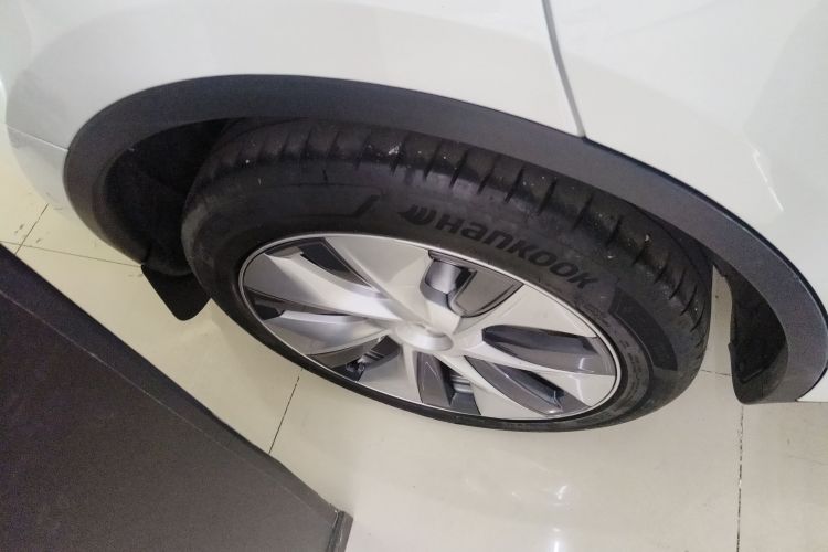 特斯拉 Model Y 2022款 长续航全轮驱动版车身外观6008