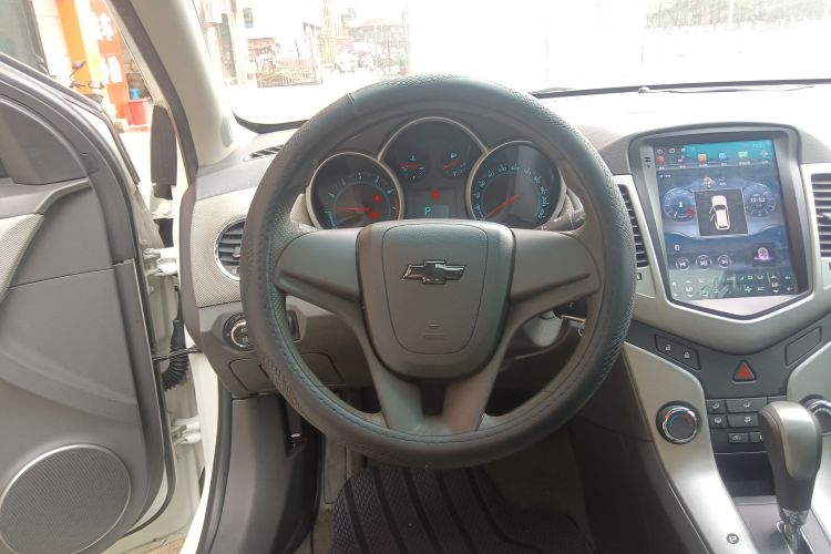 雪佛兰 科鲁兹 2013款 1.8L SE AT中控内饰13