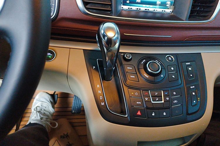 别克GL8 2018款 28T 豪华型 国VI中控内饰18