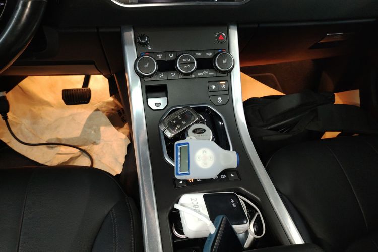 路虎 揽胜极光 2017款 2.0T 英伦锋尚版中控内饰18