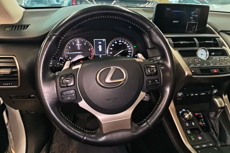 雷克萨斯NX 2017款 300 前驱 锋行版中控内饰13