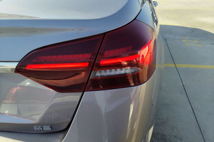 吉利汽车 帝豪 2021款 UP 1.5L 手动豪华型车身外观6001