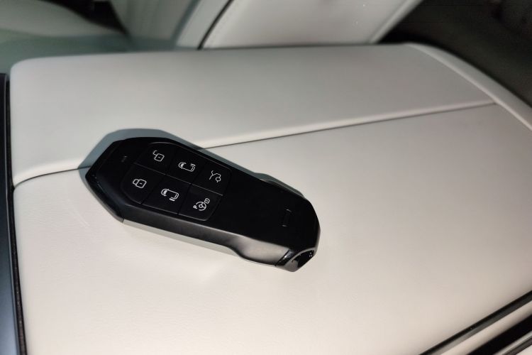 小鹏X9 2025款 740超长续航 Max中控内饰7001