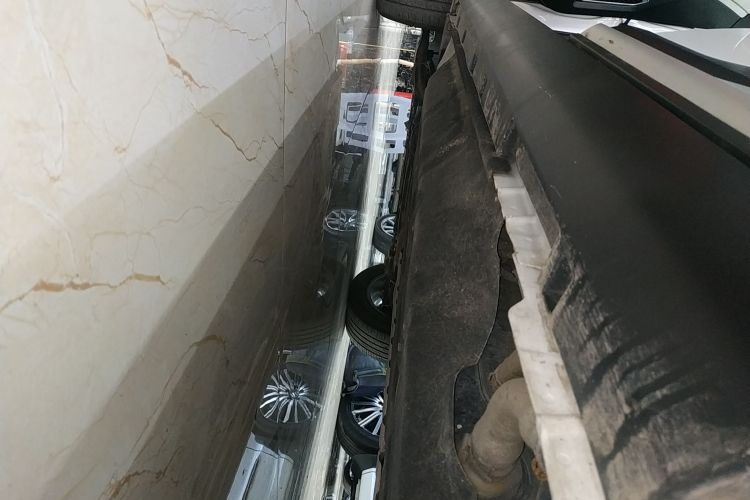 吉利汽车 博越 2020款 1.8TD DCT两驱智联型4G互联版机舱底盘30