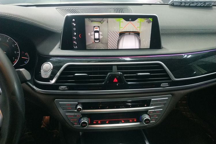 宝马7系 2018款 730Li 领先型 M运动套装中控内饰16