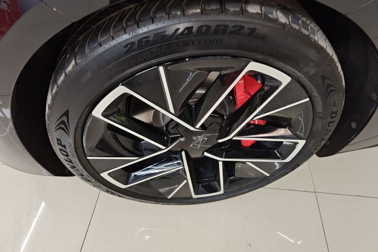 阿维塔12 2024款 700 三激光后驱奢享版车身外观6007