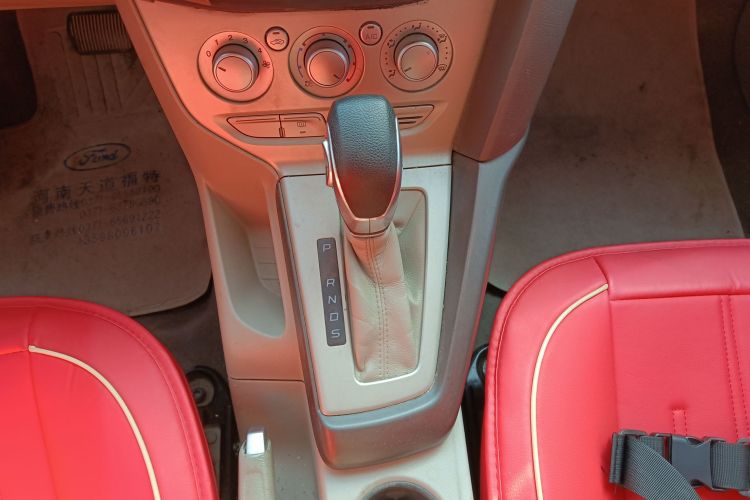 福特 福克斯 2012款 三厢 1.6L 自动舒适型中控内饰18
