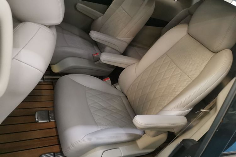 别克GL8 2023款 陆上公务舱 舒适型中控内饰21