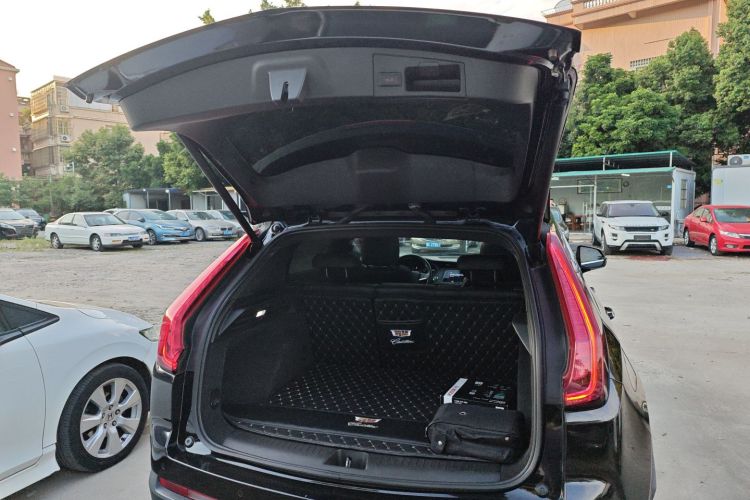 凯迪拉克XT4 2022款 28T 两驱风尚型机舱底盘23