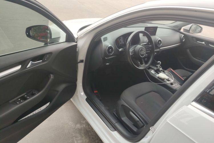 奥迪A3 2018款 30周年年型 Sportback 35 TFSI 进取型中控内饰20