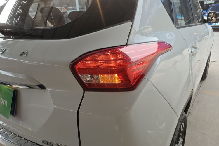 北京汽车 绅宝X35 2016款 1.5L 自动豪华版车身外观9