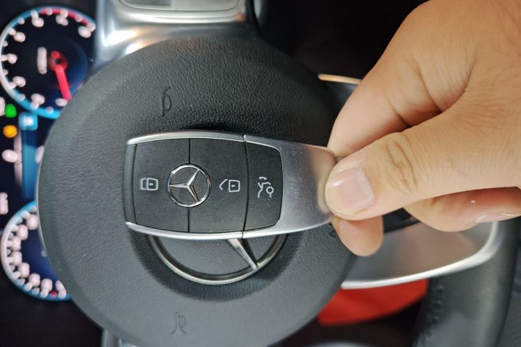 奔驰C级 2021款 C 200 L 时尚型运动版中控内饰11