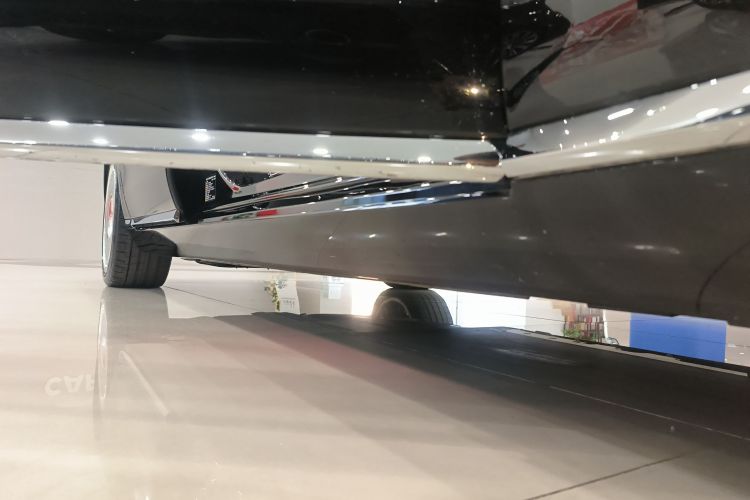 鸿蒙智行 尊界S800 2025款 增程 星辉行政版 4座局部细节9001