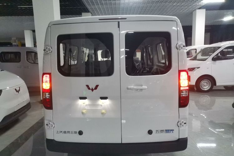 五菱汽车 五菱扬光 2025款 400km 客车版舒适型车身外观6004