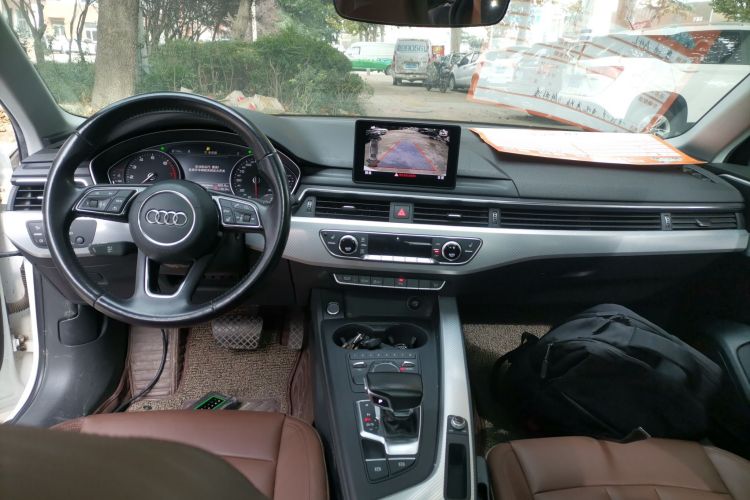 奥迪A4L 2017款 40 TFSI 时尚型中控内饰7002