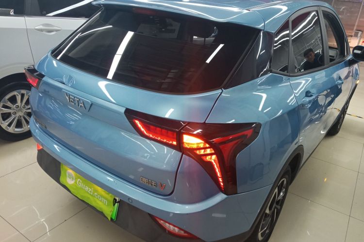 哪吒汽车 哪吒V 2021款 长续航娱乐版车身外观7