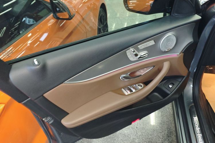 奔驰E级(进口) 2019款 E 200 运动型 4MATIC中控内饰7007