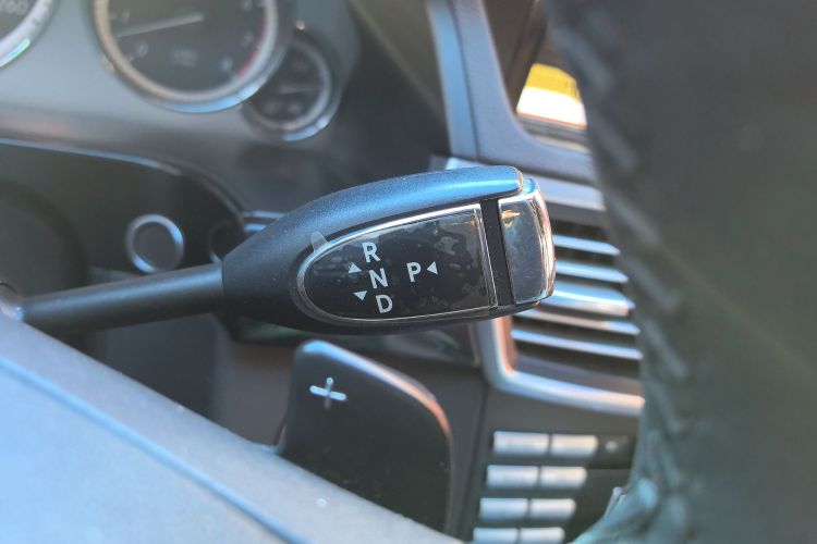 奔驰E级 2011款 E 300 L 时尚尊贵型局部细节18