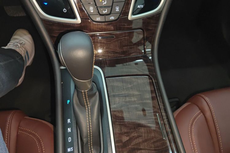 别克 君越 2014款 2.0T SIDI 精英技术型中控内饰18