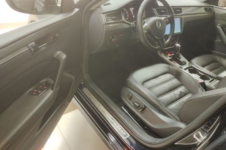 大众 帕萨特 2016款 330TSI DSG尊荣版中控内饰20