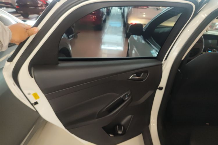 福特 福克斯 2018款 两厢经典 1.6L 自动舒适型智行版中控内饰7005