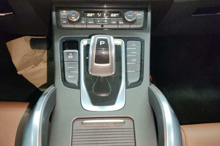 吉利汽车 博越 2021款 1.8TD DCT两驱亚运版中控内饰18