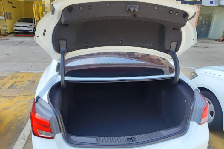 别克 威朗 2018款 三厢 15S 自动领先型局部细节23