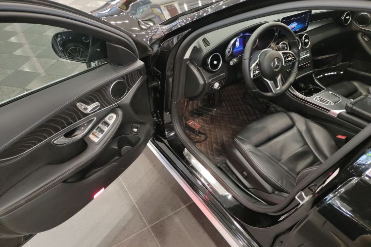 奔驰C级 2019款 C 180 L 时尚型运动版中控内饰7003