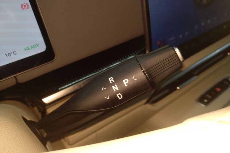 岚图汽车 岚图梦想家 2025款 PHEV 四驱旗舰鲲鹏版中控内饰18