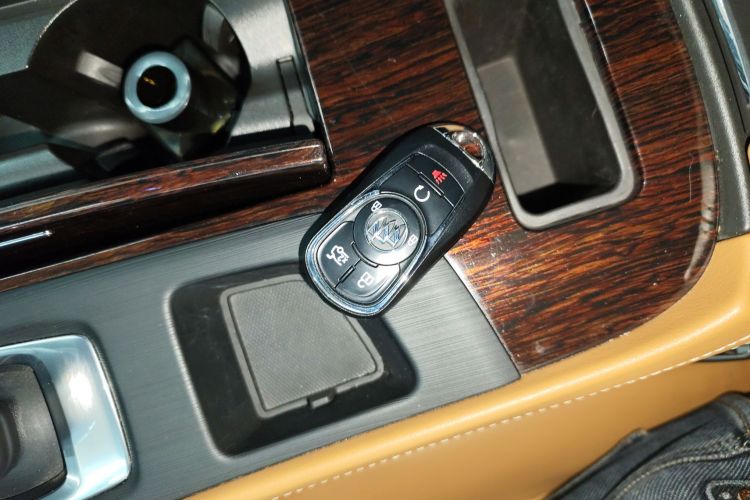 别克 君越 2018款 28T 精英型中控内饰11