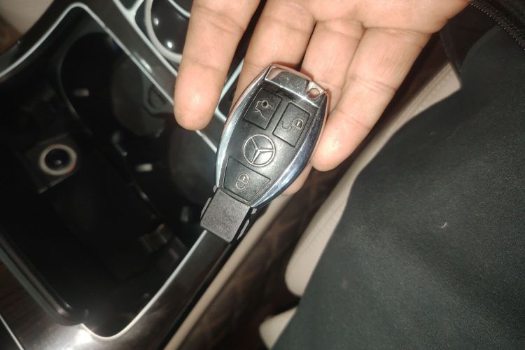 奔驰C级 2017款 改款 C 200 L中控内饰11