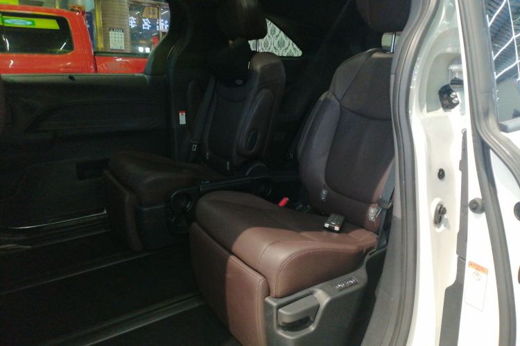 丰田 格瑞维亚 2022款 2.5L混动 旗舰版中控内饰21