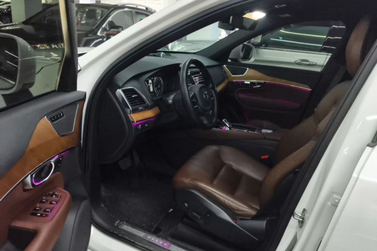 沃尔沃XC90 2022款 B5 智行豪华版 5座中控内饰7003
