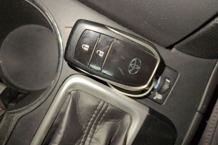 丰田 汉兰达 2018款  2.0T 两驱豪华版 7座 国VI中控内饰7001