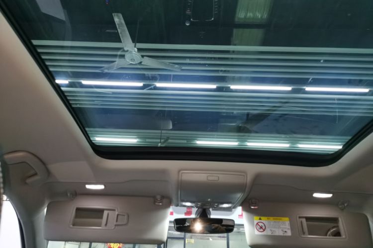 大众 途观L 2025款 出众款 330TSI 自动两驱R-Line龙耀版中控内饰22