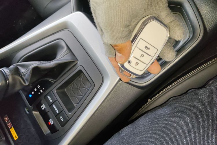 丰田 RAV4荣放 2023款 2.0L CVT两驱风尚Plus版中控内饰11