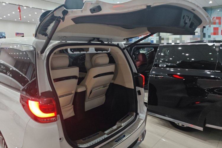 广汽传祺 传祺M8 2021款 大师系列 390T 四座御尊版机舱底盘23