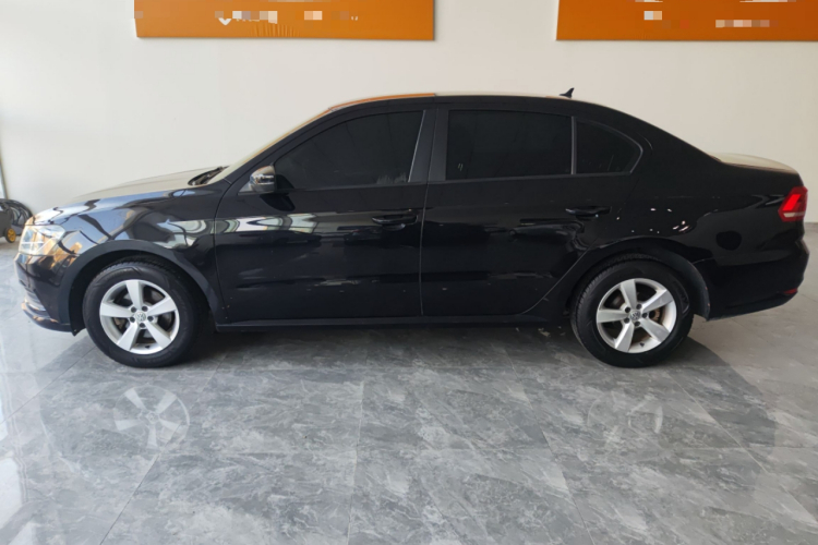 大众 朗逸 2015款 1.6L 手动风尚版车身外观4