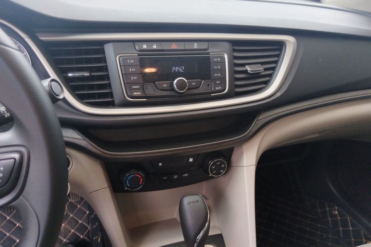 别克 英朗 2017款 18T 双离合精英型中控内饰16