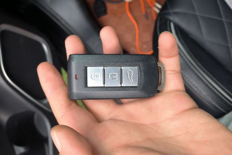 三菱 欧蓝德 2020款 2.4L 四驱致享版 7座中控内饰11